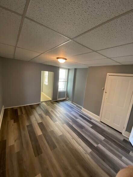 Living Room - 2552 E Clearfield St