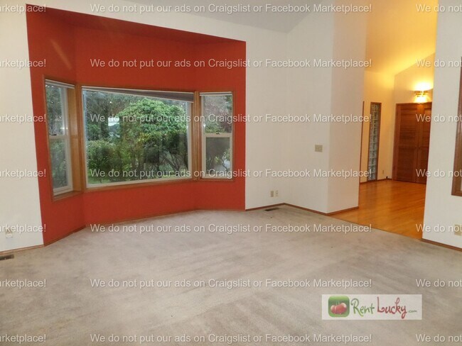 Building Photo - INCREDIBLE VIEWS!! Large 2-Bedroom + Den Duplex with 3-Car Garage in Fantastic Federal Way Neighb...