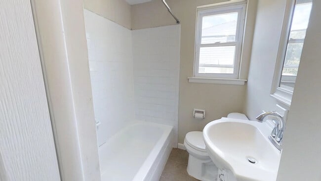 Building Photo - 418 Lake Ave