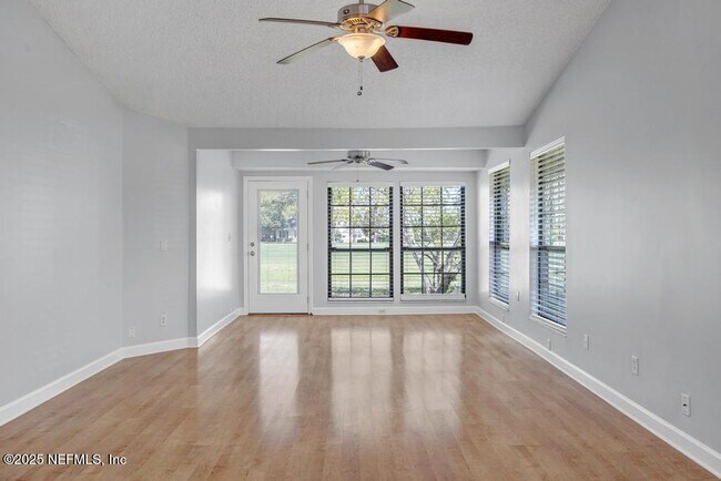 Building Photo - 101 Willow Pond Ln