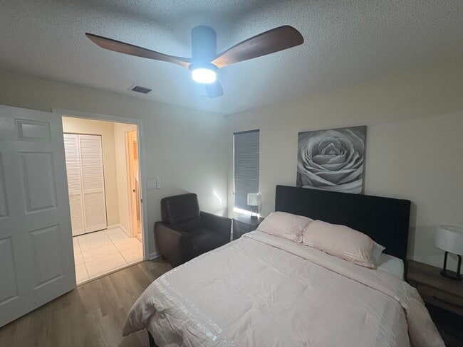 Building Photo - 7275 Summer Tree Dr