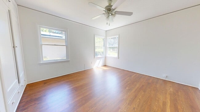 Building Photo - 1481 N Adoline Ave