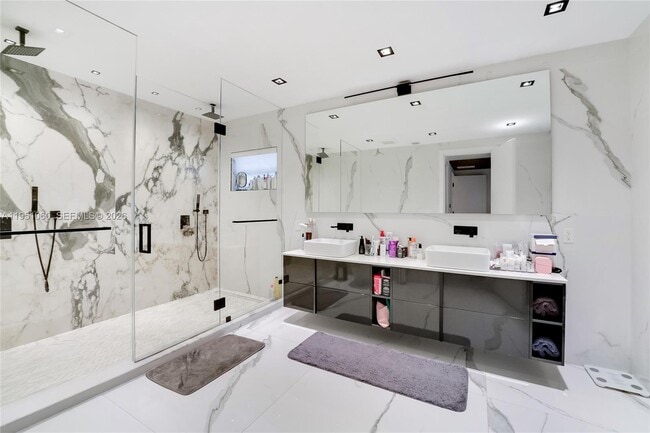 Building Photo - 431 Layne Blvd