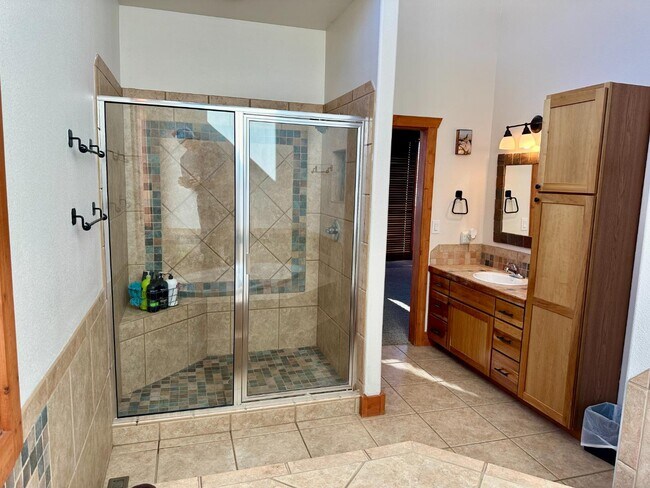 Building Photo - 33 Timberline Dr