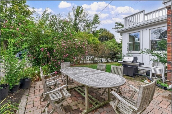 Building Photo - 269 Waltham St