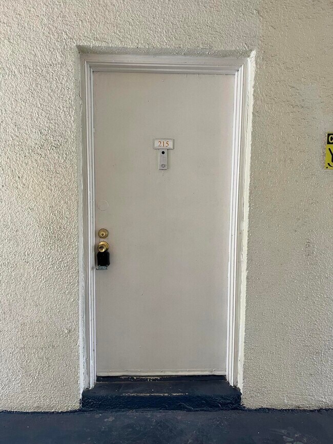 Building Photo - 411 Executive Center Dr