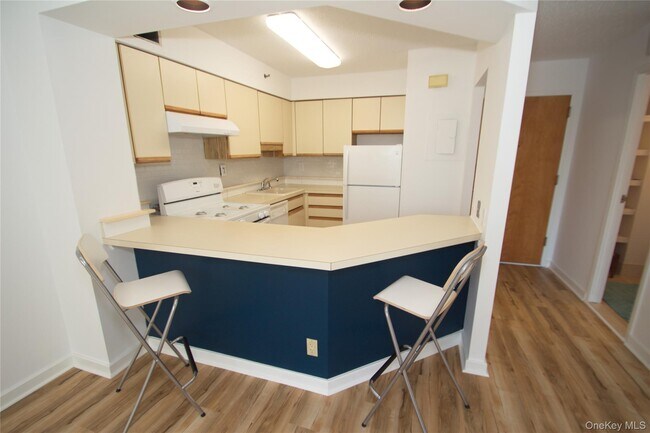 Building Photo - 14 Nosband Ave