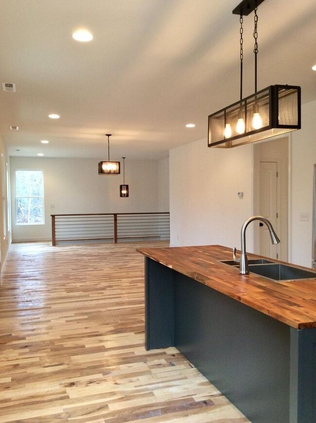 Building Photo - Private 3/2 in Harrison Coming SOON! Must ...