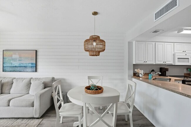 Building Photo - 600 Neapolitan Way