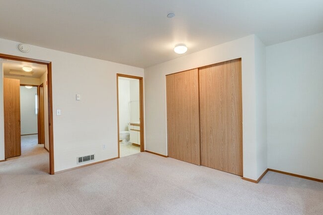 Building Photo - 2 Bed 2 Bath Point Of View Condo