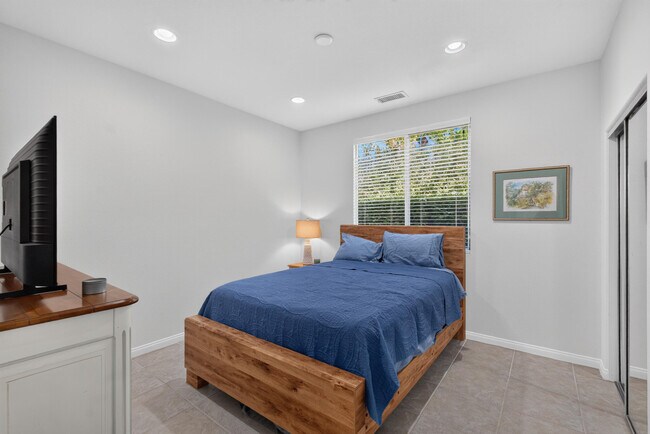 Building Photo - 60440 Juniper Ln