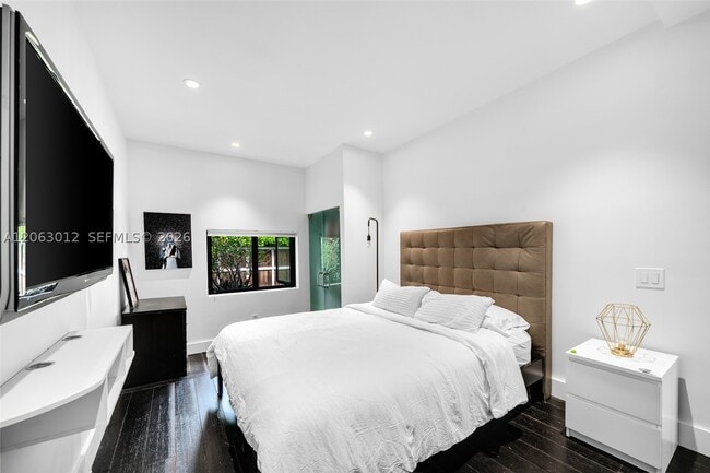 Building Photo - 110 3rd San Marino Terrace
