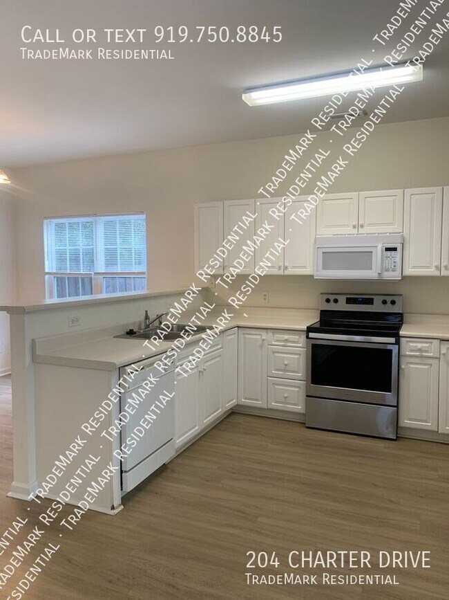 Building Photo - 204 Charter Dr