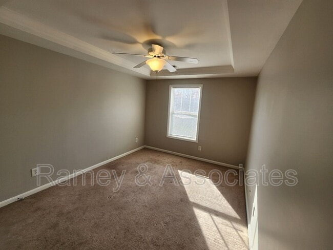 Building Photo - 3802 Falcon Crest Dr