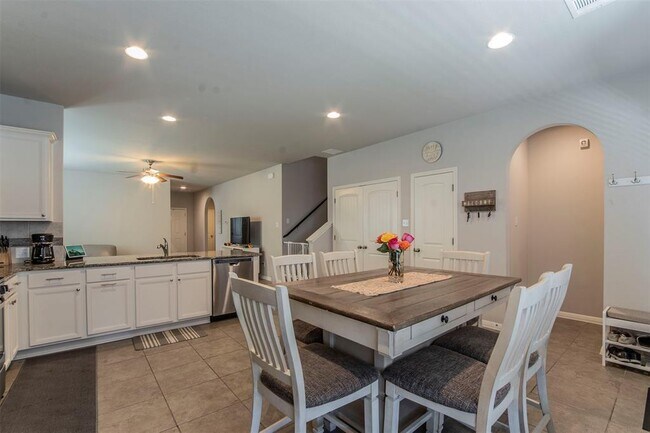 Building Photo - 352 S Brook Dr