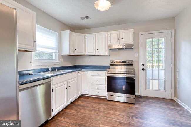 Building Photo - 1610 Brimfield Cir