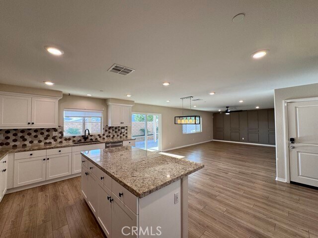 Building Photo - 1760 Chute Dr