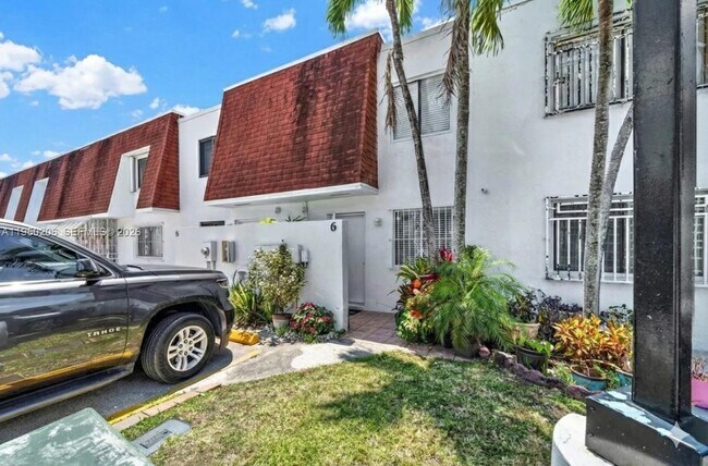 Building Photo - 10810 NW 7th St