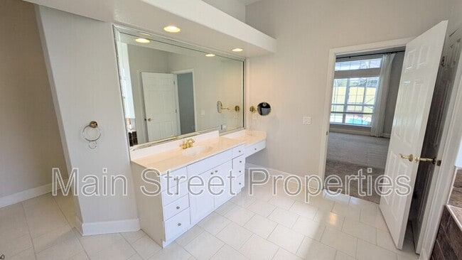 Building Photo - 2083 Downing Dr