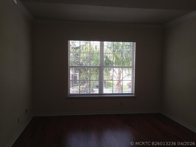 Building Photo - 9680 Lago Dr