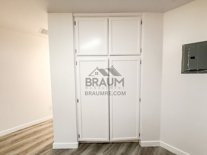 Building Photo - 7323 Winnetka Ave