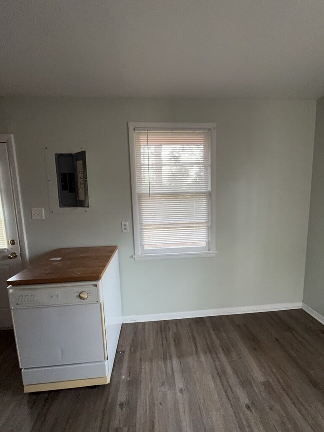 Building Photo - 130 Armstrong Dr