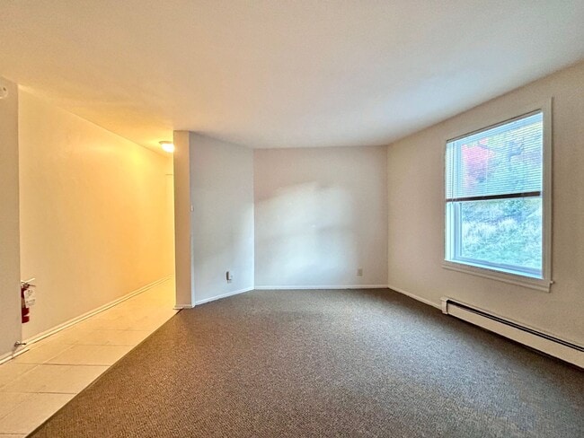 Building Photo - Cresent NE Apartments