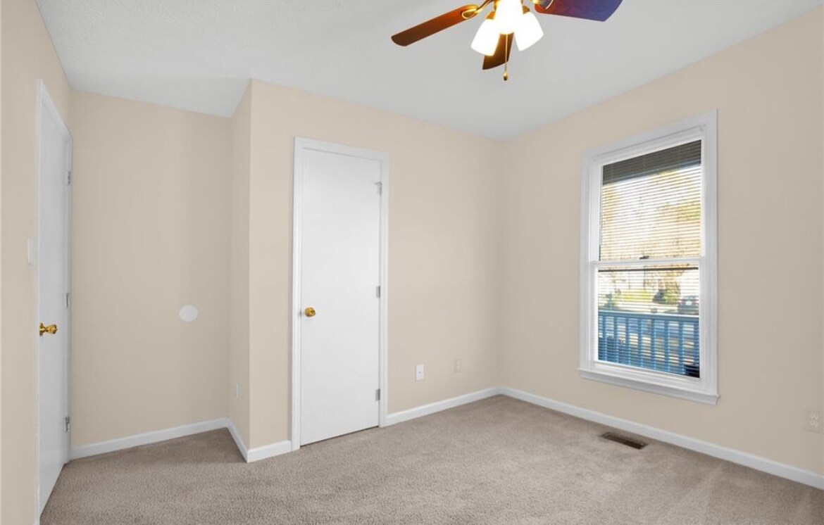 Building Photo - 1332 Oak Knolls Dr