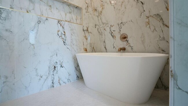 Building Photo - 605 N Idaho Ave