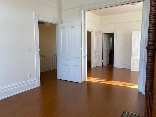 Building Photo - 618 Alice St