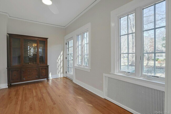 Building Photo - 10 Robins Rd