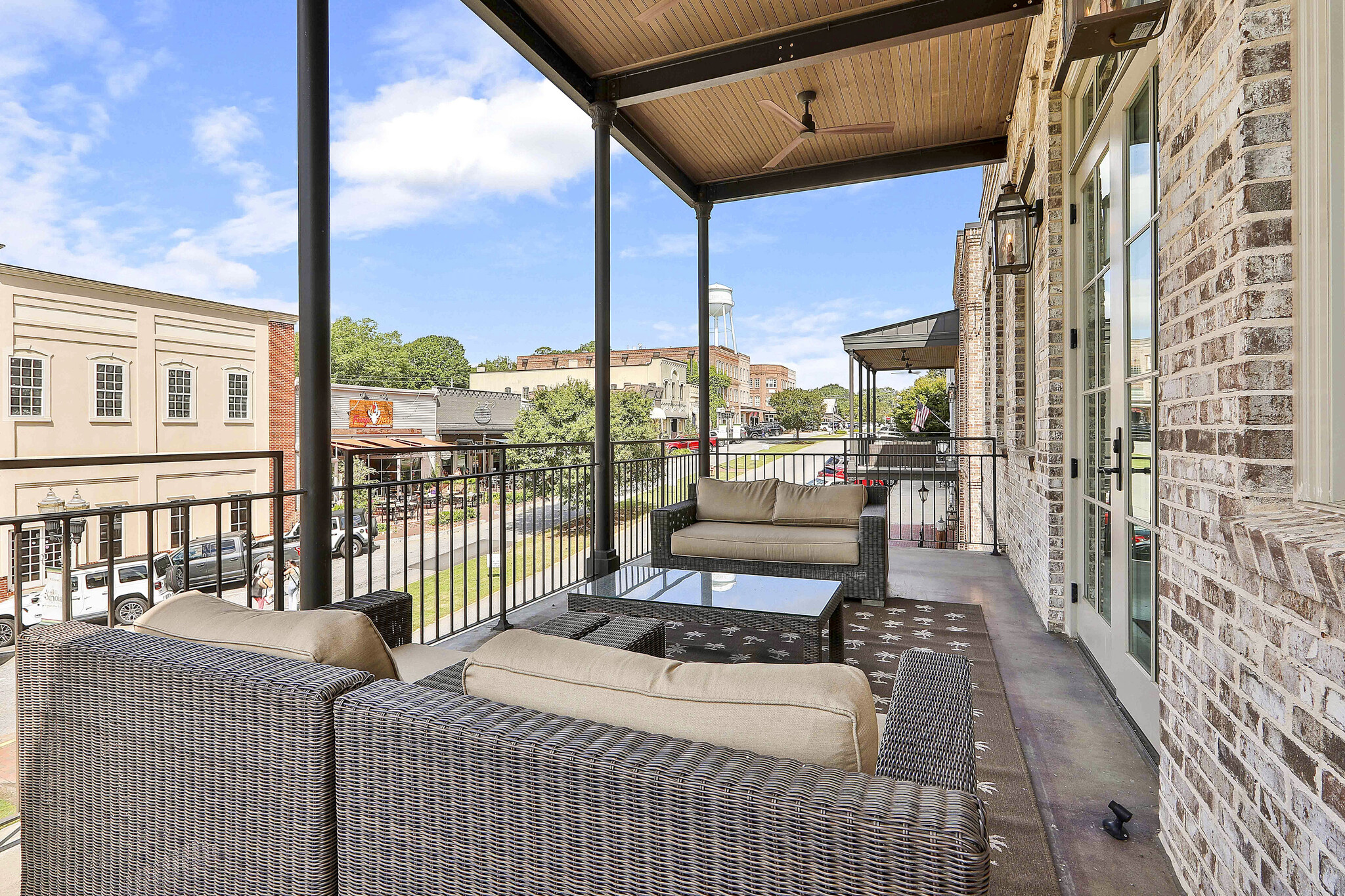 Balcony on Main - 9 Main St