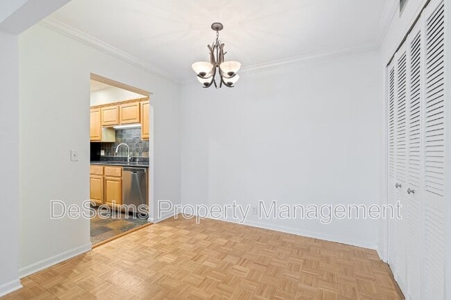 Building Photo - 5025 Hillsboro Pike