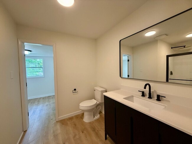 Building Photo - Fully Remodeled 3 Bedroom/1 Bathroom Home ...