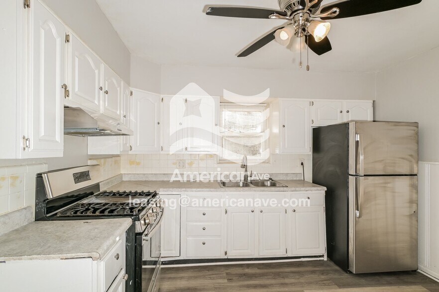 Building Photo - 6910 Groveland Dr