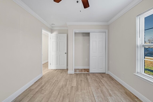 Building Photo - Discover Your Dream Apartment: Renovated 3-Bedroom, 2-Bath Apartment