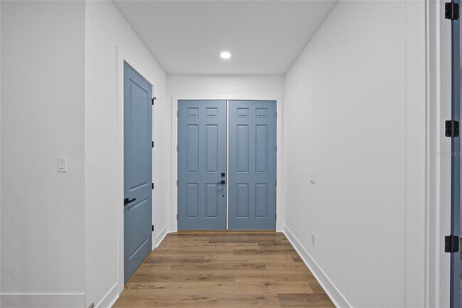 Building Photo - 3317 W Napoleon Ave