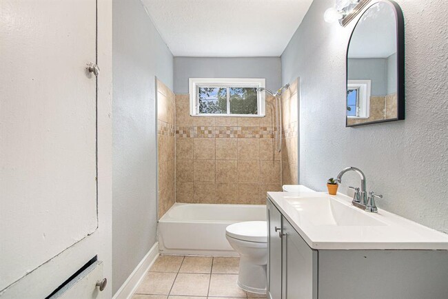 Building Photo - 9414 Rosehaven Dr
