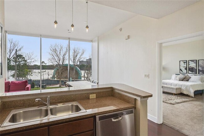 Building Photo - 151 E Washington St