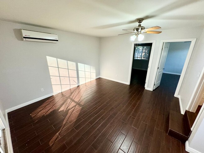 Building Photo - Beautifully updated 2 bedroom