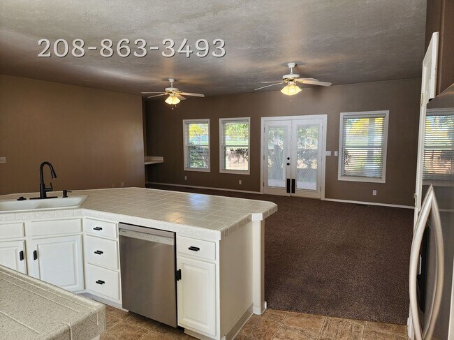 Building Photo - 2386 E Three Bars Dr