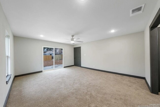 Building Photo - 2643 W Gramercy Pl