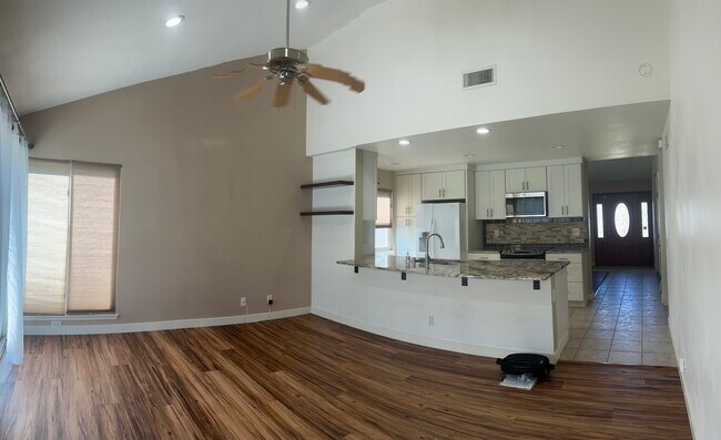 Building Photo - 14852 Rattan St