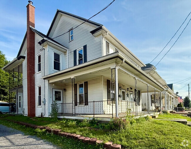 Building Photo - 214 E Cherry St