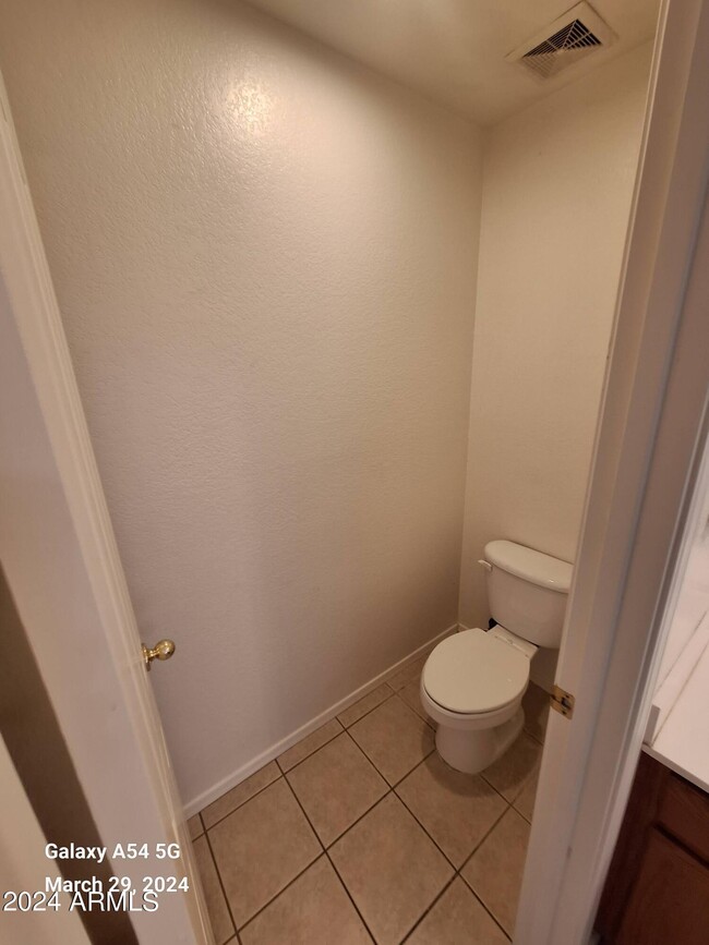 Building Photo - 9205 W Lone Cactus Dr