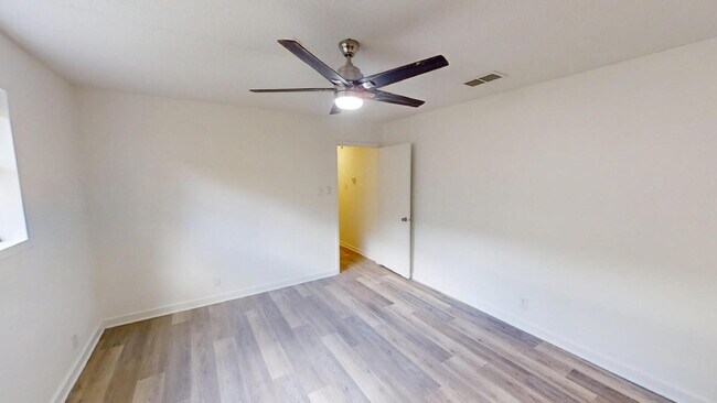 Building Photo - "Charming 3-Bed, 2-Bath Gem with 1,654 Sq Ft of Comfort in Temple, TX!"