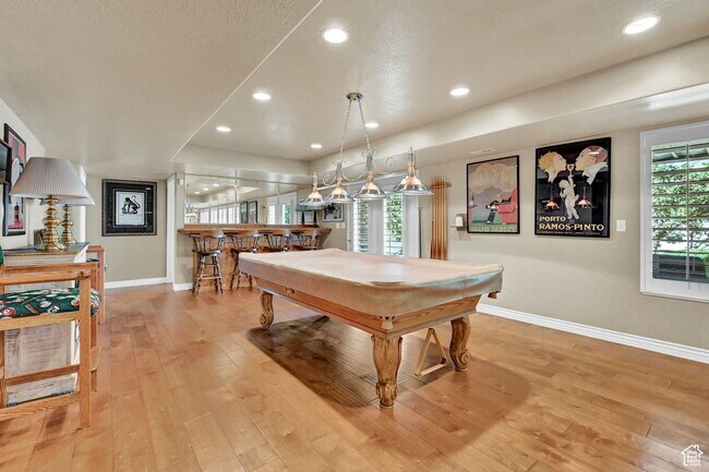 Building Photo - "Charming 3-Bed Oasis with Granite Touch & Hardwood Elegance in Ogden – 2480 Sq. Ft. of Comfort!"