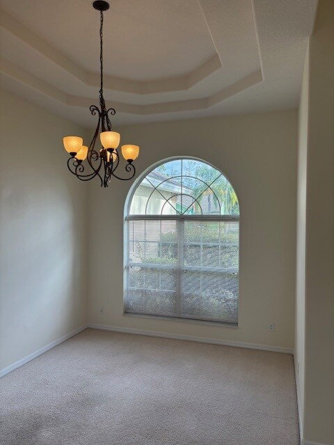 Building Photo - Close to Town Center and Shopping