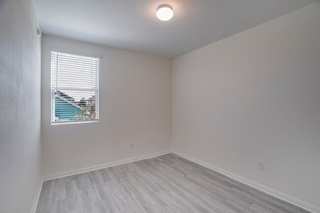 Building Photo - 576 Ferrule Dr