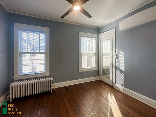 Building Photo - Gorgeous 3 Bedroom Main Level Duplex Unit
